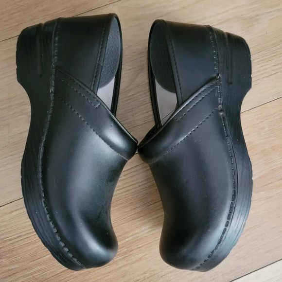 DANSKO Black Waterproof Pull Up clog size 39 - Picture 2 of 6